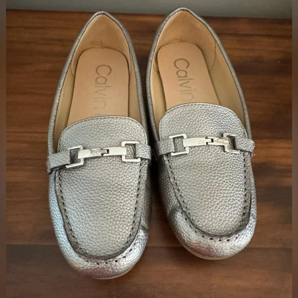 Calvin Klein Silver Bit Loafers Metallic Pebbled Leather Flats‎ 8.5 Quiet Luxury